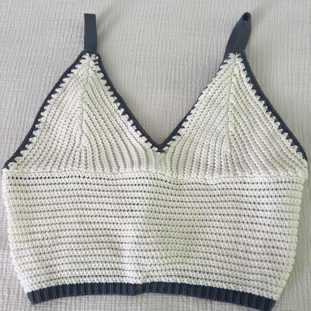 Hollister crop tank - Picture 1 of 2